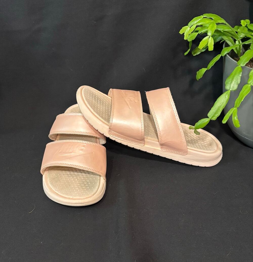 RARE! Women’s NIKE Benassi Duo Glossy Pink Slide Sandals, size 9